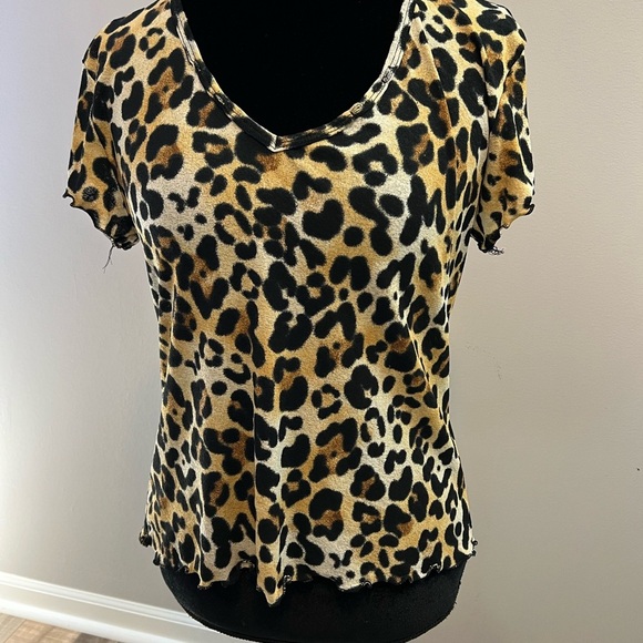 Fashion Bug Tops - Fashion Bug Tan and Black leopard print Fitted Blouse, v-neck, short sleeves M
